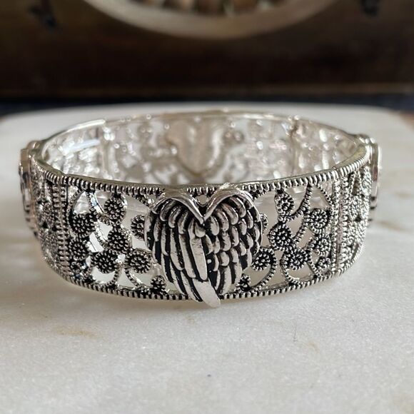 ANTIQUE SILVERTONE 'BELIEVE BLESSED FAITH' WING SCROLL BRACELET - Picture 1 of 5